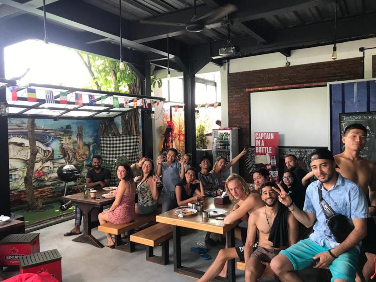 d’Gobers Hostel Seminyak Buitenkant foto