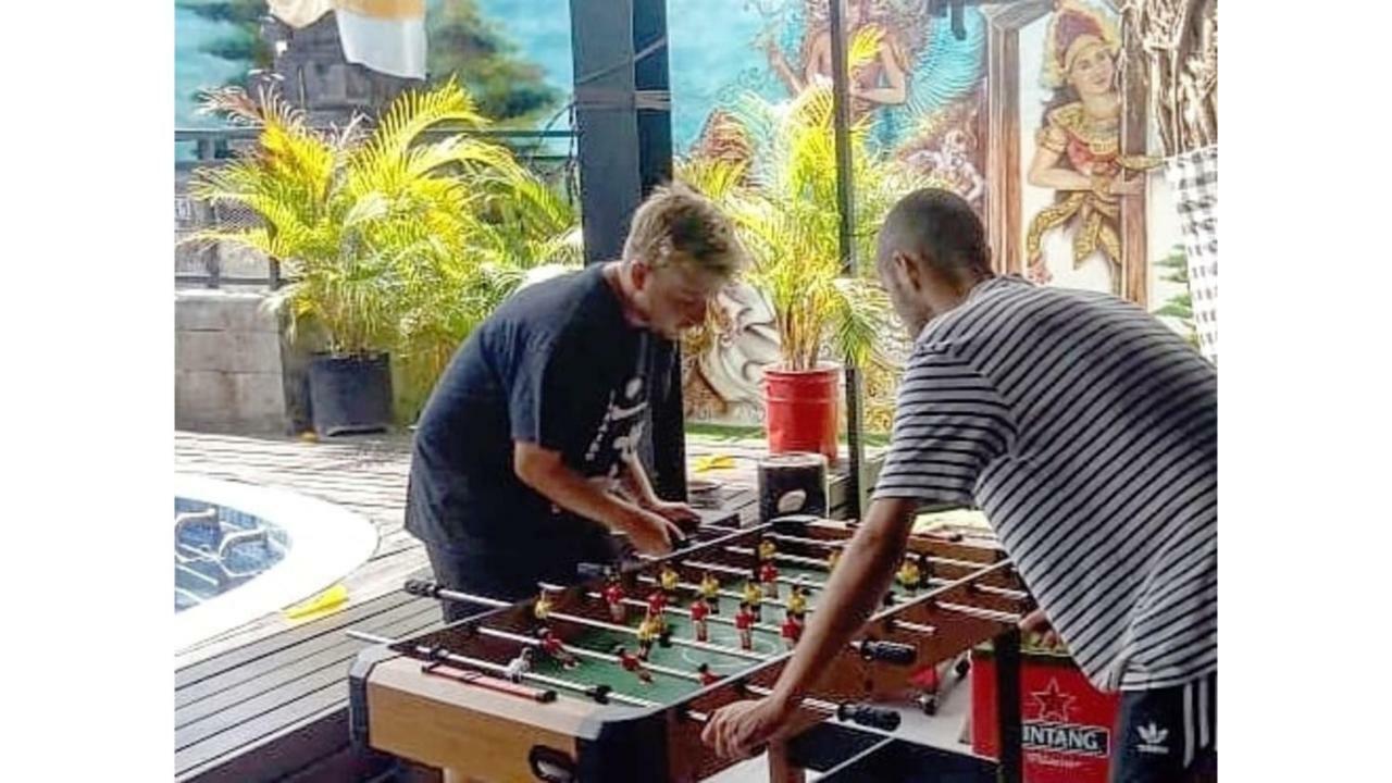 d’Gobers Hostel Seminyak Buitenkant foto