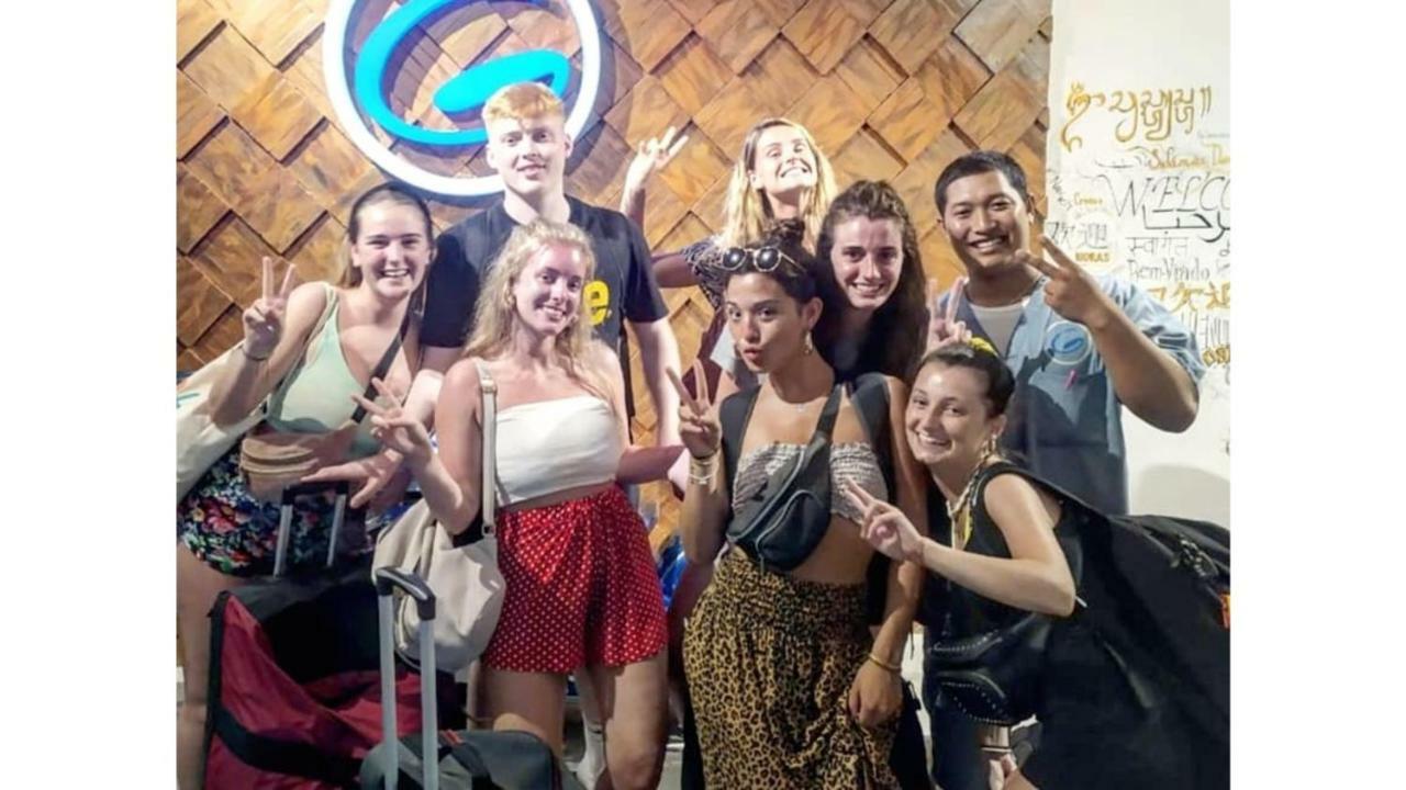 d’Gobers Hostel Seminyak Buitenkant foto