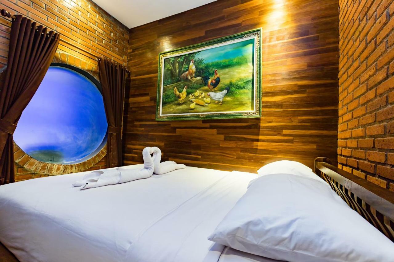 d’Gobers Hostel Seminyak Buitenkant foto