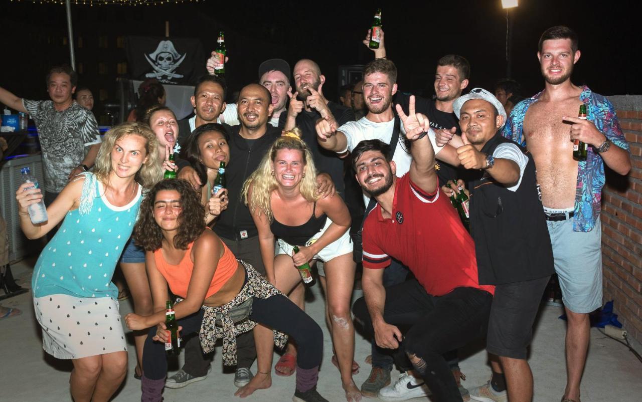 d’Gobers Hostel Seminyak Buitenkant foto